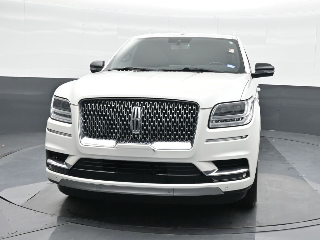 2020 Lincoln Navigator Standard photo 2