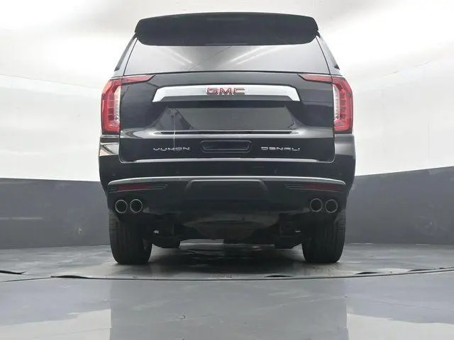 2022 GMC Yukon Denali photo 3