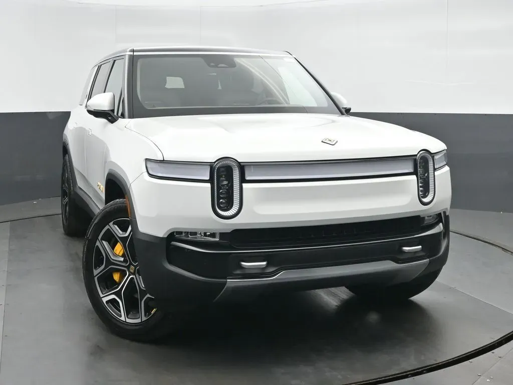 2024 Rivian R1S Adventure photo 2