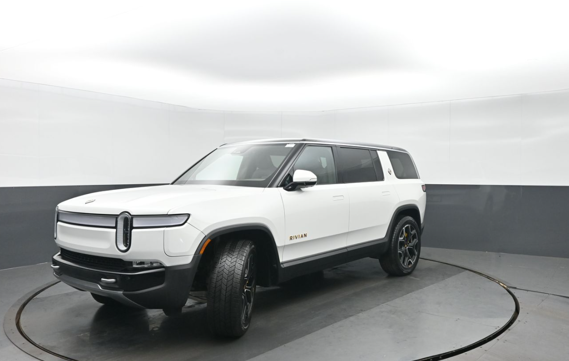 2024 Rivian R1S Adventure photo 3