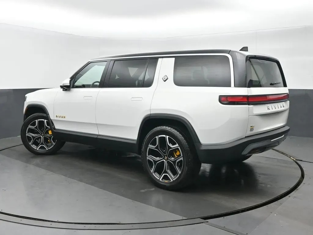 2024 Rivian R1S Adventure photo 4