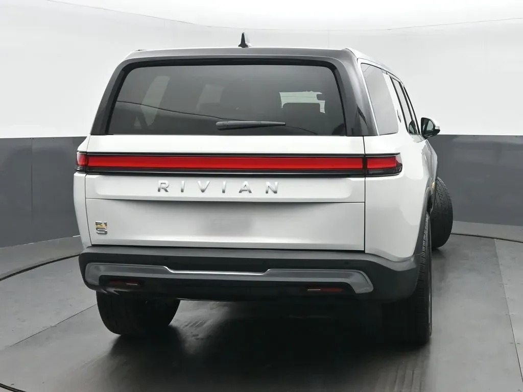 2024 Rivian R1S Adventure photo 5