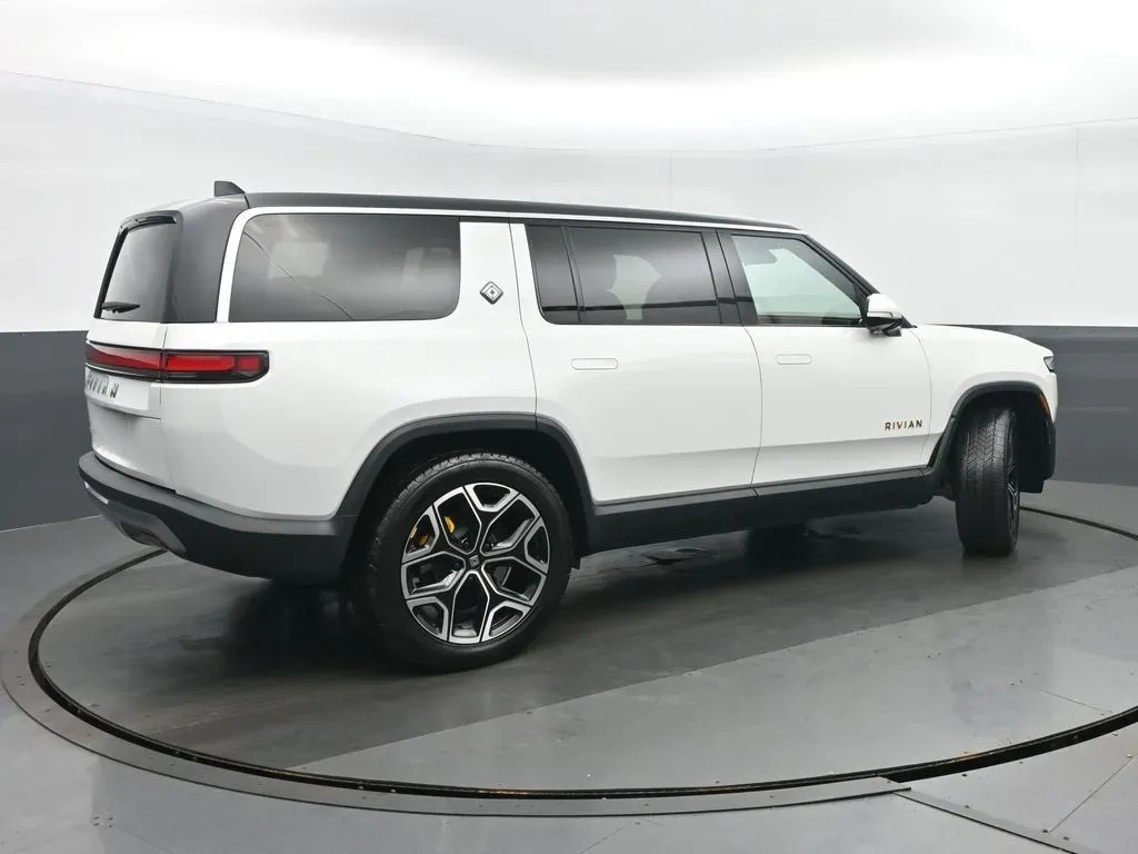 2024 Rivian R1S Adventure photo 6