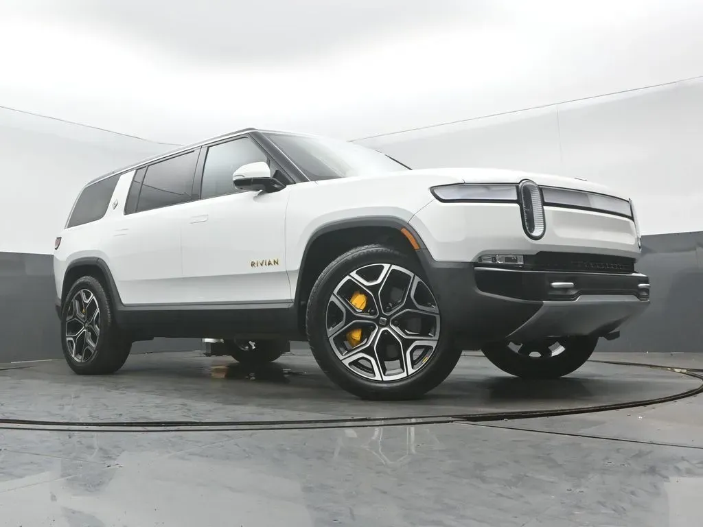 2024 Rivian R1S Adventure photo 7